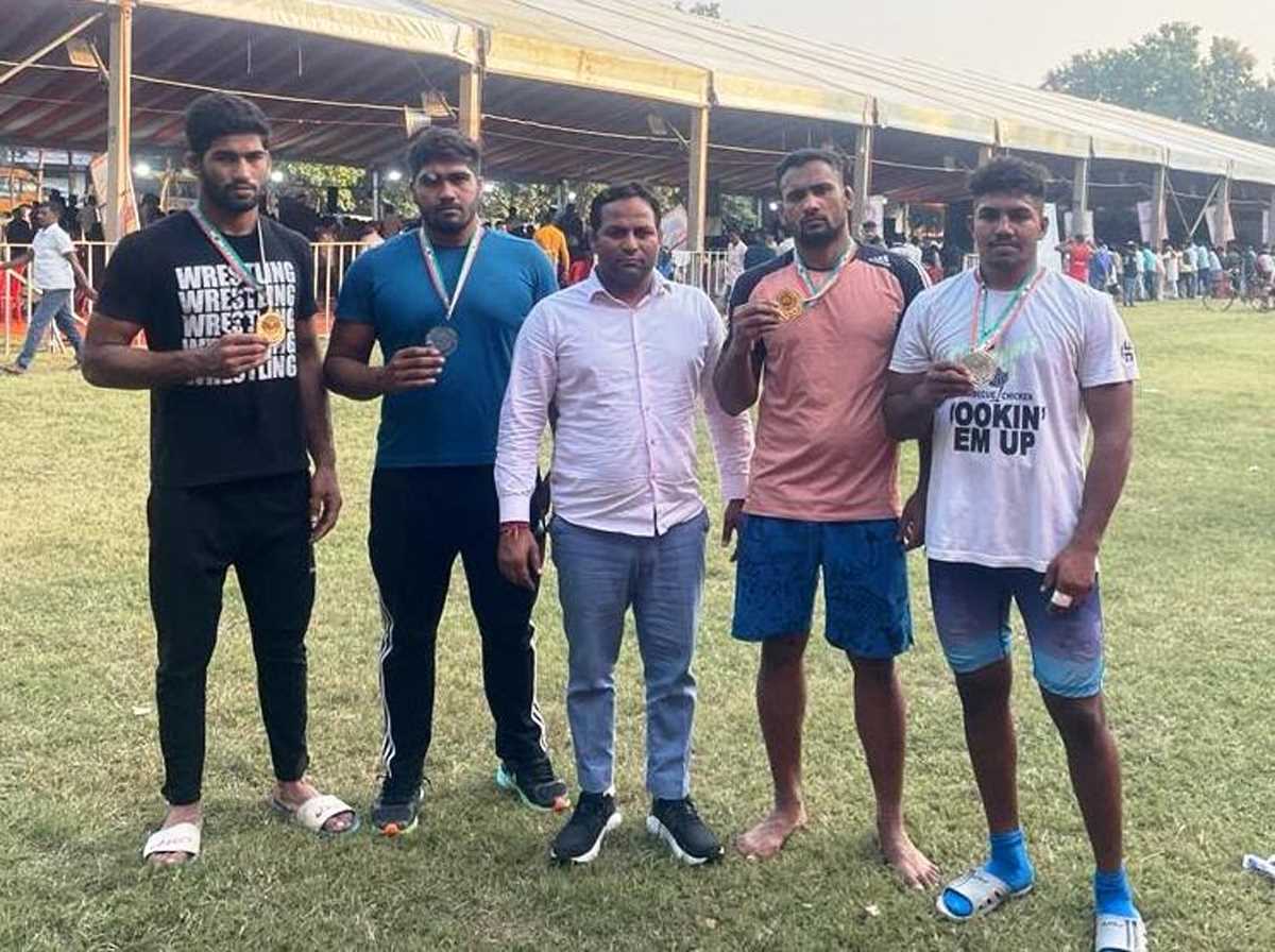 जिले चार पहलवानों ने सीनियर स्टेट चैंपियनशिप में जीते पदक